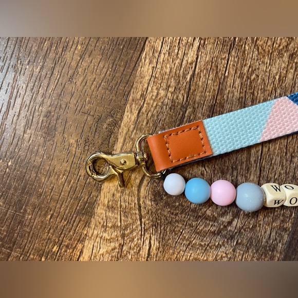 •Handmade• Worthy Beaded with Leather and Color block Strap Key Chain - Picture 3 of 3